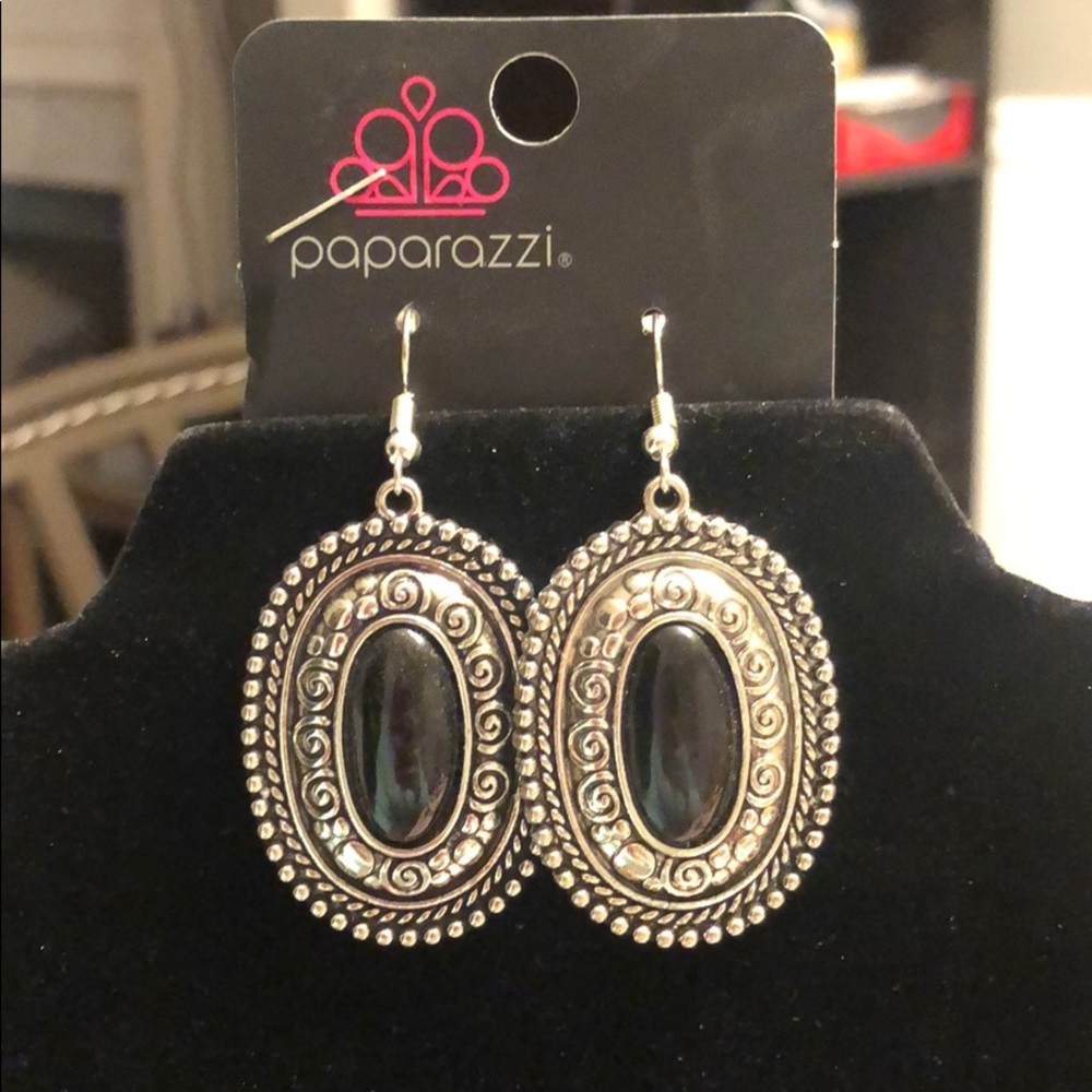 Black stone earrings !
